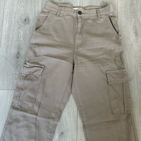 Stradivarius Women's Beige Cargo Pants - Picture 1 of 3